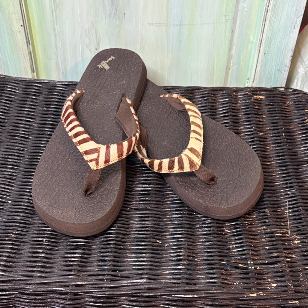 Sanuk Brown Zebra Print Sandals